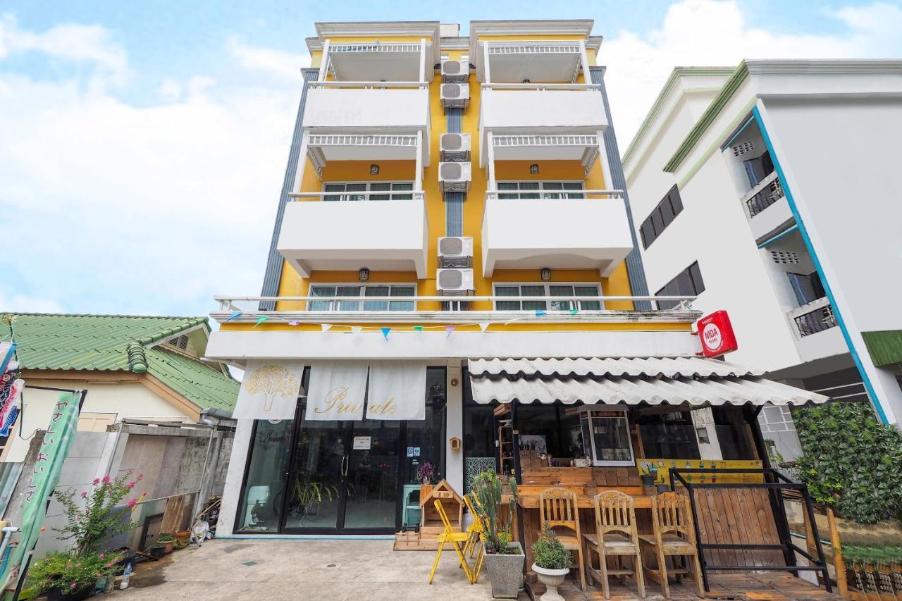 Oyo 983 The Private Hotel Chiang Mai Bagian luar foto