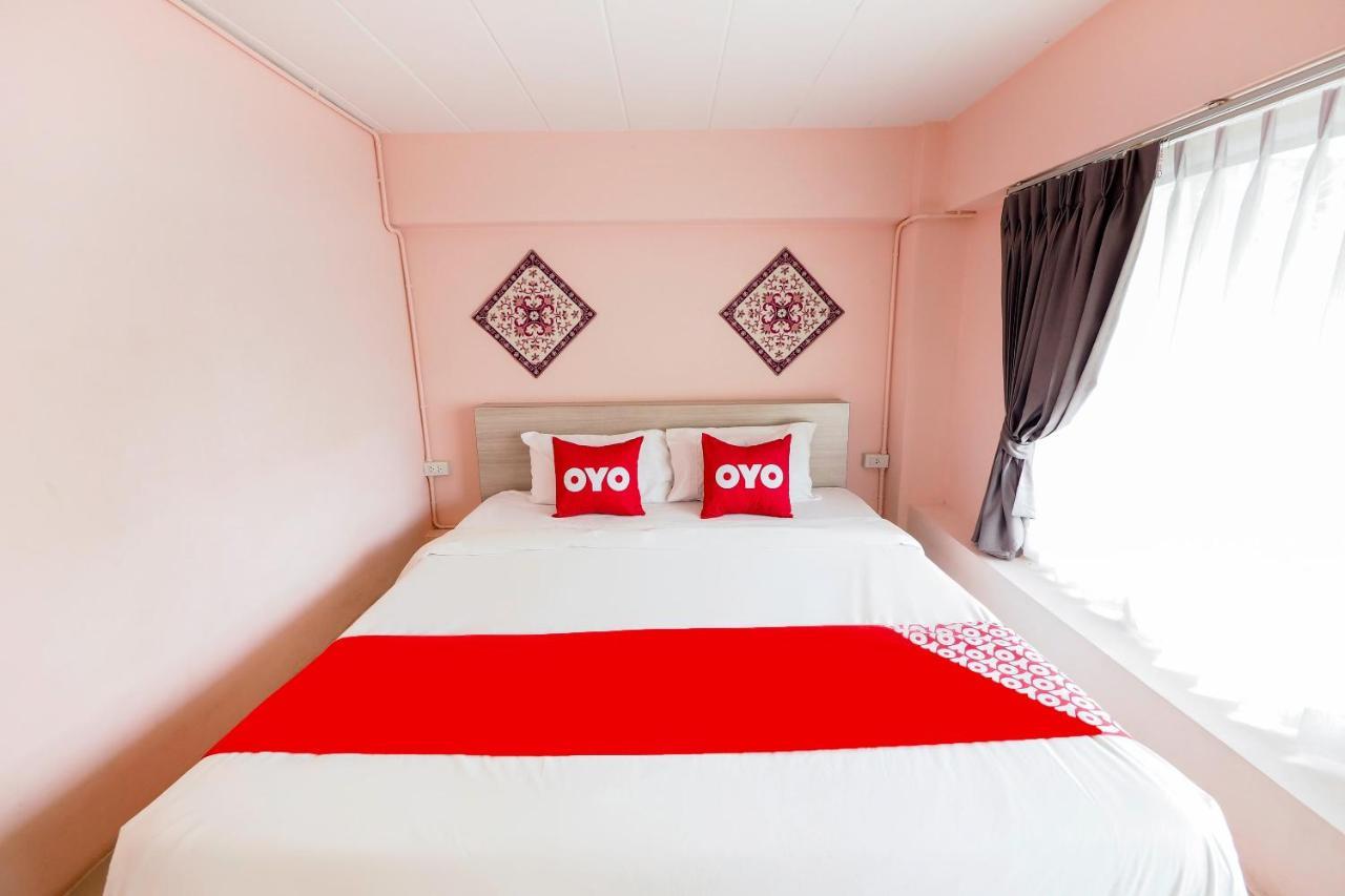 Oyo 983 The Private Hotel Chiang Mai Bagian luar foto