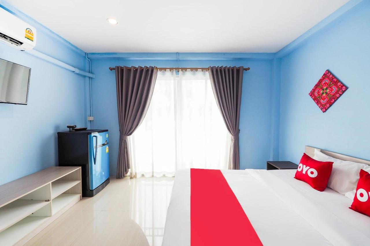 Oyo 983 The Private Hotel Chiang Mai Bagian luar foto